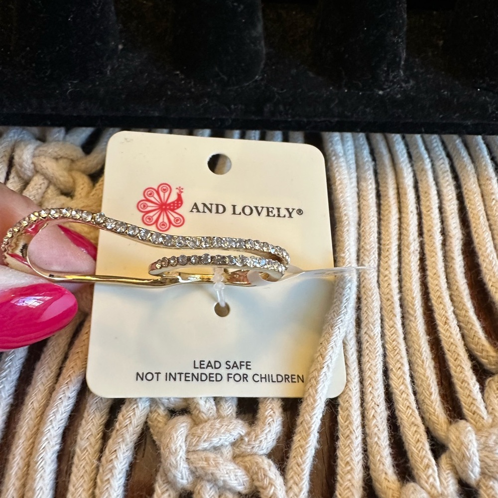 And Lovely‎ Gold with Stones Funky Ring Size 6 NWT